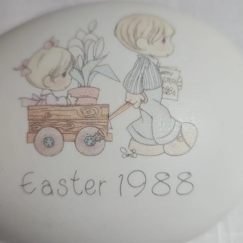 Vintage Enesco Precious Moments Easter 1988 Porcelain Egg Trinket Box Container